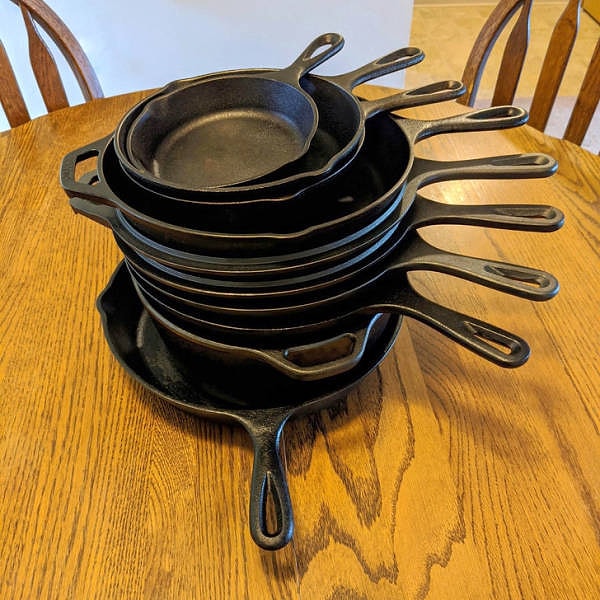 12. «Я много готовлю, и это моя любимая коллекция. Я получил это от моей бабушки. Самой старой кастрюле 40 лет».