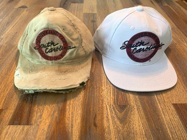 6. «Кепка колледжа моего отца, которой 30 лет, и кепка моего будущего колледжа»