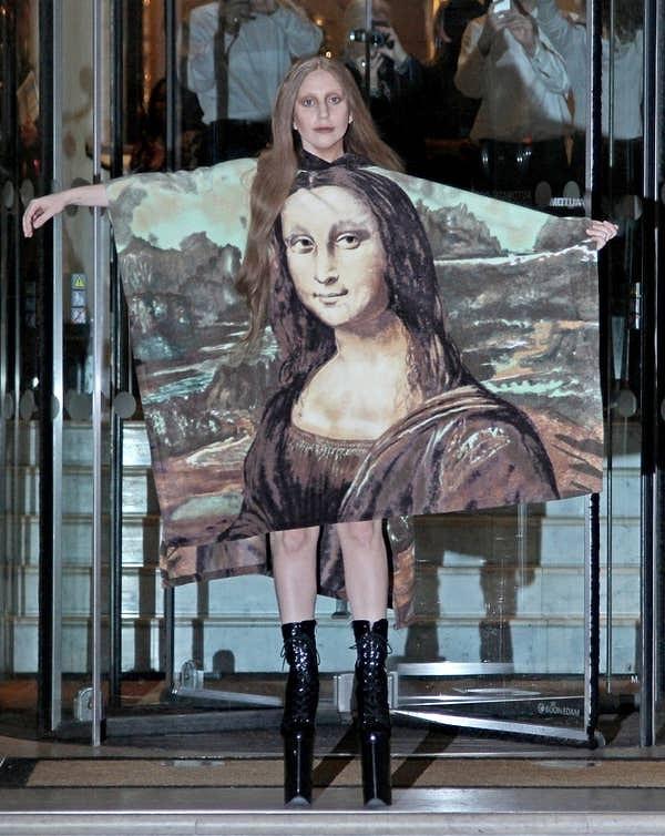 8. Mona Lisa hayranıyken.
