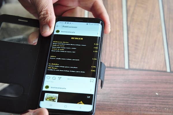 Многие рестораны в Испании загружают свое меню в Instagram. Таким образом, клиенты не передают меню из рук в руки.