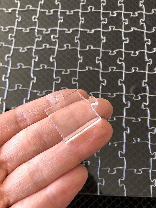 2. Hiçbir desen veya renk ipucu vermeyen transparan puzzle: