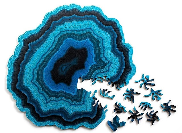 9. Beyninizi zorlayacak ilginç parçaları olan bir puzzle daha: