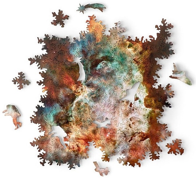 12. Sonsuz kombinasyonları ve ilginç şekilli parçalarıyla galaksi temalı puzzle: