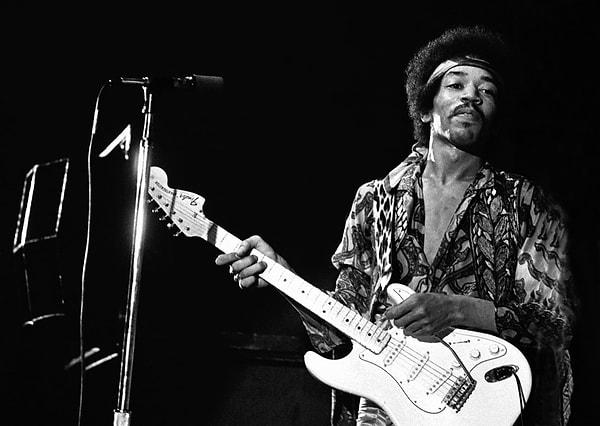 4. Jimi Hendrix (1942-1970)