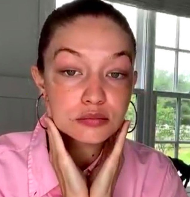 Gigi Hadid geçtiğimiz günlerde yaptığı röportajda en doğal haliyle hem estetik iddialarına yanıt verdi hem de hamileliğin neden olduğu değişimlerden bahsetti.