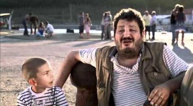 Erdal Tosun, tüm bunların ardından sanat hayatına devam etti. 50'nin üzerinde dizi ve filmde yer aldı.