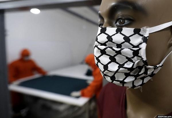 5. Filistin'de geleneksel kefiyelerden üretilen maskeler dikkat çekti.