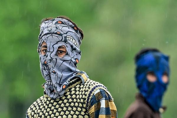 6. Keşmir'de gençlerin kendi tasarımı olan kumaş maskeler gerçekten çok yaratıcı.