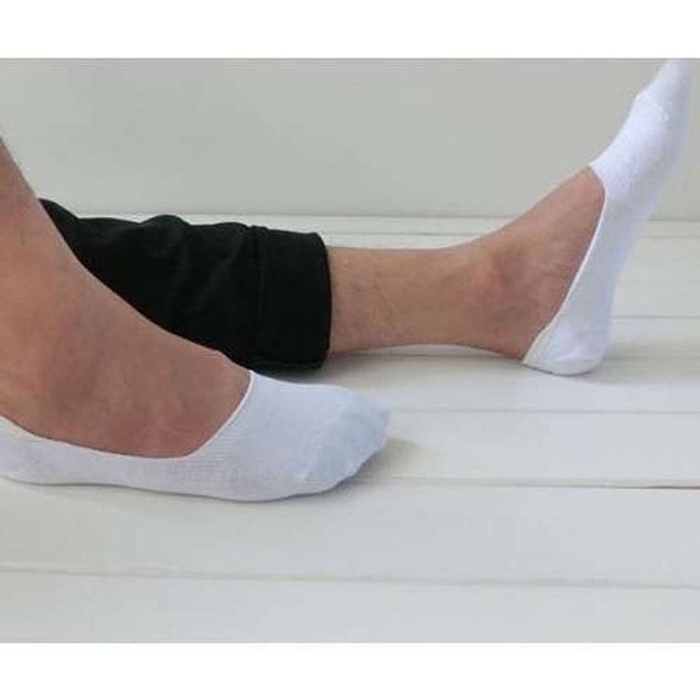 Son dönemin en tartışmalı kıyafetlerinden erkek babet çorabı ile başlayalım.