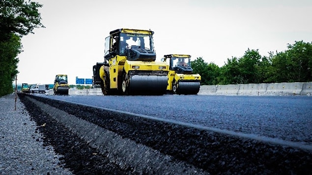 Yolları kaplamak için 3,7 litre zift,