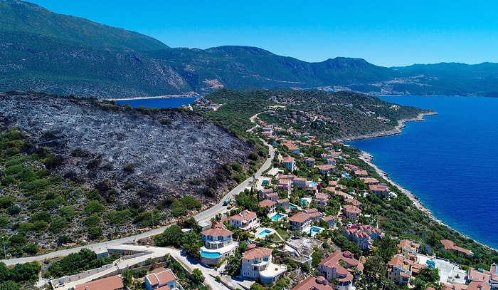 Kaş'ta Dün Gece Çıkan Yangın Şüphe Uyandırdı: 'Deniz Manzaralı, Tam 15 Villalık'