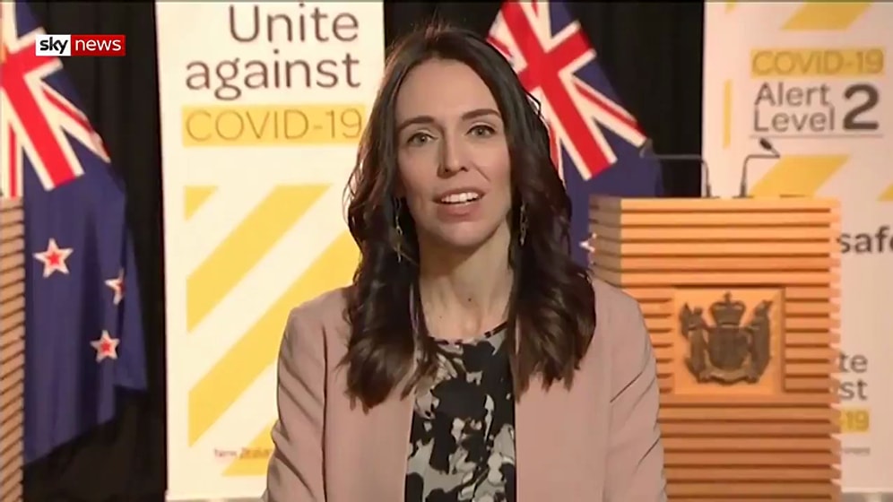 Yeni Zelanda Başbakanı Jacinda Ardern Canlı Yayında Depreme Yakalandı