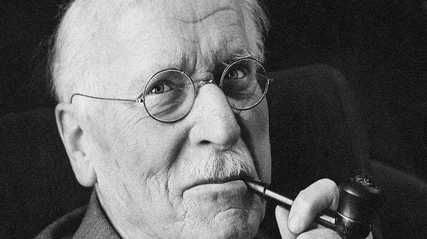 Jung’a göre, kolektif bilinçaltının ideolojik unsurları, kalıtım yoluyla nesilden nesile aktarılırdı.