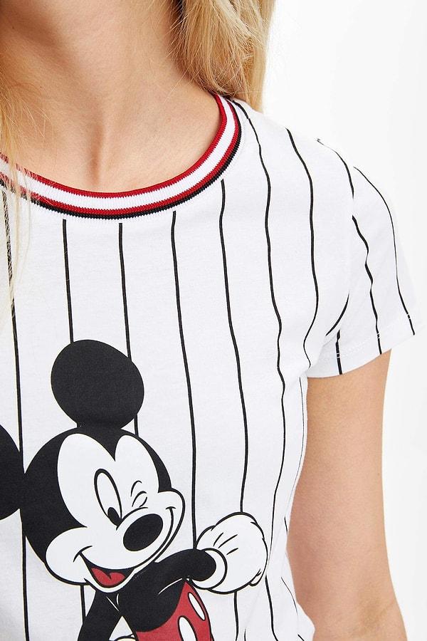 1. Mickey Mouse sevenler burada mı? O zaman Disney lisanslı bu tişört tam sizlik.
