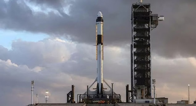 Biliyorsunuz, dün Türkiye saatiyle 23:33'te SpaceX şirketine ait Falcon 9 roketi ilk insanlı uçuşunu gerçekleştirmek üzere uzaya fırlatılacaktı.