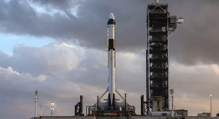 SpaceX Şirketinin İlk İnsanlı Uzay Yolculuğu Hava Muhalefeti Nedeniyle Ertelendi: Peki, Uçuş Hangi Tarihte Olacak?