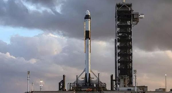 Biliyorsunuz, dün Türkiye saatiyle 23:33'te SpaceX şirketine ait Falcon 9 roketi ilk insanlı uçuşunu gerçekleştirmek üzere uzaya fırlatılacaktı.