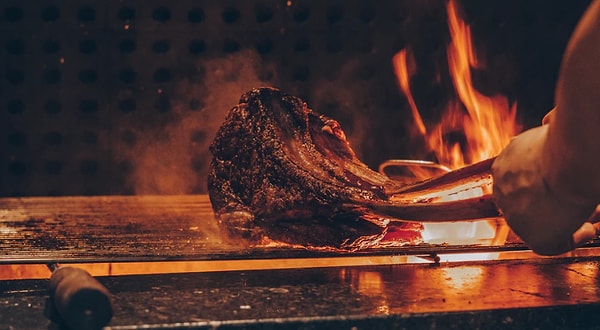 16. Британское исследование показало, что мужчины - вегетерианцы считаются слабаками и менее мужественными, чем те, кто ест мясо, даже в глазах женщин - вегетерианок.