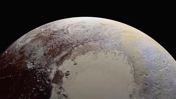8. 2015'te Plüto'ya varan New Horizons'un içinde 1930'da gezegeni keşfeden Clyde Tombaugh'un külleri vardı.