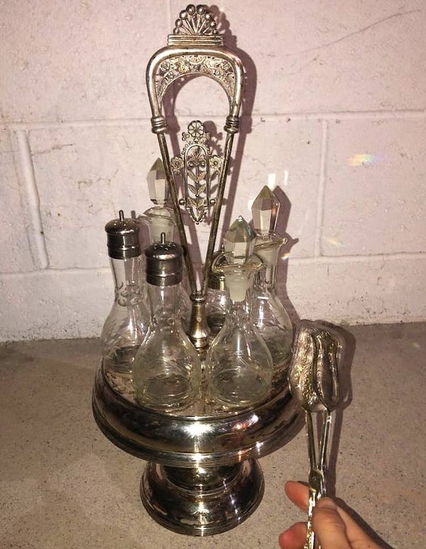 3. «Я нашел эту вещь в своем подвале, и полагаю, она сделана из серебра. Кто-нибудь знает, что это? Она принадлежал моим бабушке и дедушке, так что этой вещи, по крайней мере, 50 лет».