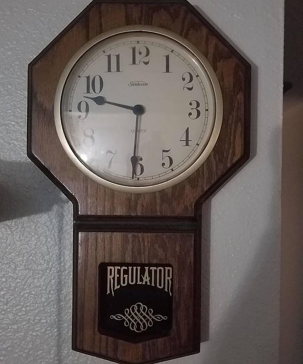 2. "Часы, которые моя мама подарила мне сегодня. Ей их передала моя бабушка, и мама хранила их целых 30 лет"