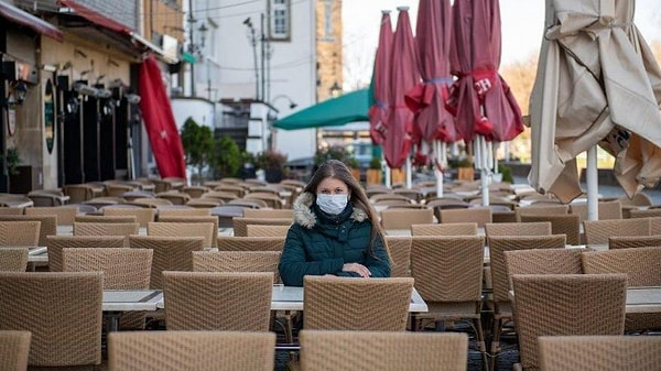 Ülkemizde pandeminin ilk gününden itibaren alınan tedbirler ile salgının yayılma hızını düşürmeyi başardı. Bu yüzden artık sokağa çıkma serbestliği ile ilgili açıklamalar da yapıldı.