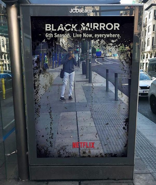 Reklamın teması ise 'Black Mirror'ın 6. sezonu şu an dünyada yaşanıyor.' oldu.