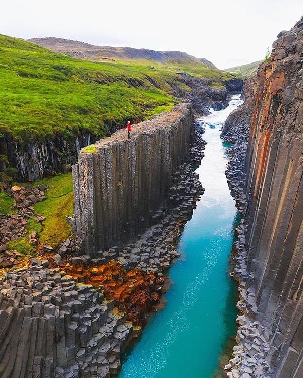 5. İzlanda'da bulunan Glacial Gates:
