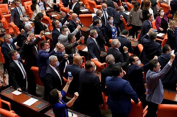 9. Mahkumiyet kararları TBMM'de okunan CHP'li Enis Berberoğlu ile HDP'li Musa Farisoğulları ve Leyla Güven'in milletvekillikleri düşürüldü.
