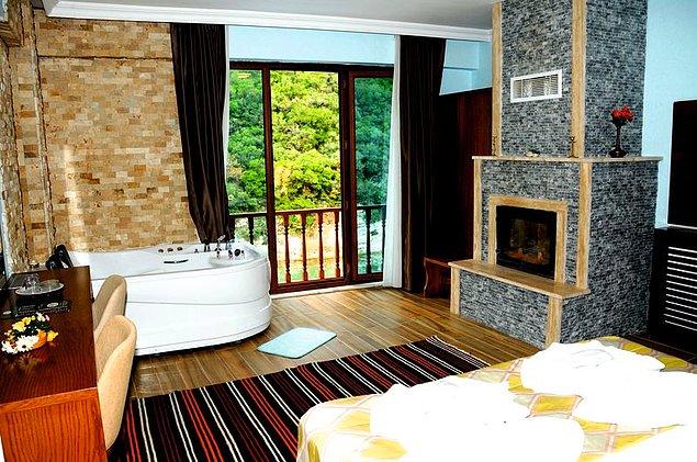 Oda fiyatlarının 360 TL'den başladığı Hill River Hotel de yine uygun fiyatı ve yüksek misafir memnuniyet puanıyla iyi bir alternatif.