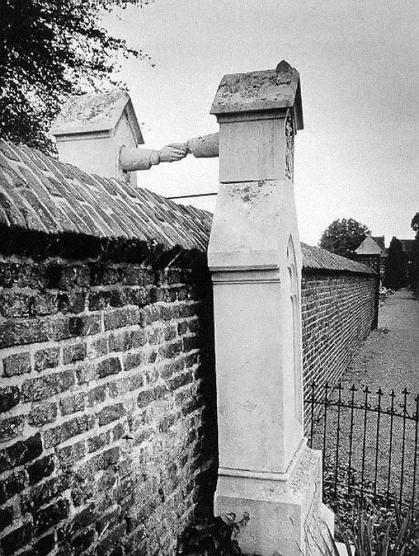 7. Katolik ve Protestan bir çiftin mezarları. Hollanda, 1888.
