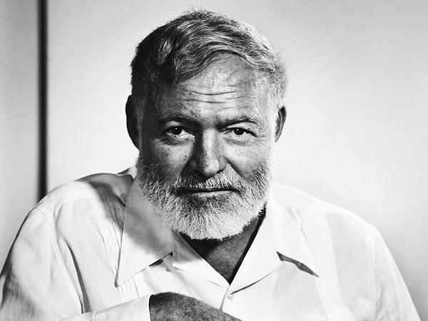 5. Ernest Hemingway'in annesi ünlü yazar ve kız kardeşine sık sık pembe elbiseler giydirirdi. Bunun nedeni annenin iki kız çocuğu istemesiydi.