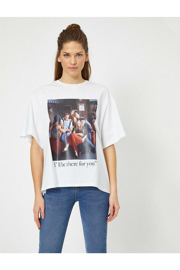 6. Koca yürekli Friends fanları öyle bir bez çantayla yetinmez tabii. Alabileceğiniz en uygun fiyatlı lisanslı tişört de burada!
