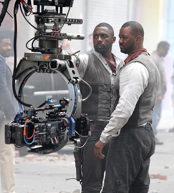 2. Idris Elba ve dublörü.