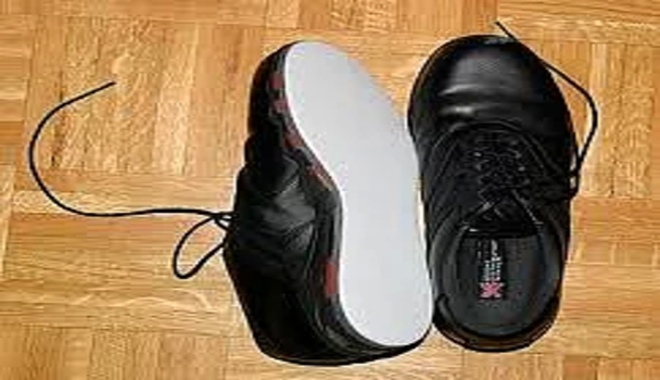 3. Ayakkabının tekini ters çevirmek
