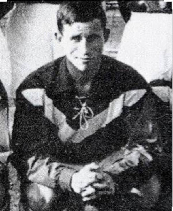 1938 yılında Colmar kasabasında dünyaya gelen Guy Roux, 22 yaşına kadar çeşitli amatör takımlarda forma giydi ancak pek de parlak bir futbolculuk kariyeri geçirmedi.