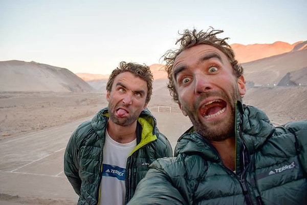 Хьюго слева, Росс справа