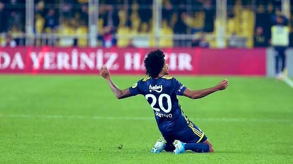 88'de ceza sahasının hemen dışında topla buluşan Gustavo, Kayseri kalesine harika bir şut gönderdi. Lung'un uzanamadığı top ağlarla buluştu ve Fenerbahçe, 2-1 öne geçti.