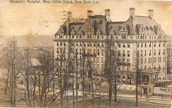 1853'te New York'a taşınan Sims, 2 sene sonra dünyanın ilk kadın hastanesini açtığında hem ünlü hem de kahraman olmuştur.