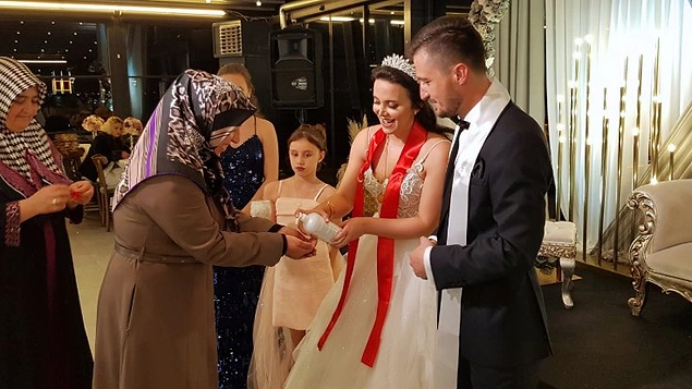 Takı merasimi ve toplu fotoğraf yasak