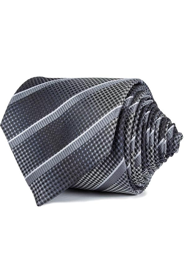 4. 25 TL altına hediye arayanlar için en iyi seçimlerden biri kravat.