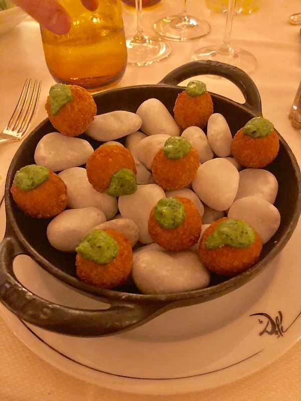 12. «Не ешьте камни» - сказал официант после подачи