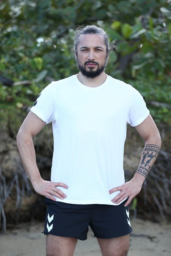 6. 2017 yılında Survivor'a katılan yarışmacılardan biri de İlhan Mansız.