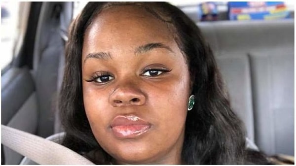 Генеральный прокурор Кентукки сказал, что письмо дошло до его рук, но расследование продолжается. "Мы знаем о письме. У нас нет других комментариев, поскольку в письме содержится запрос о продолжающемся расследовании смерти г-жи Бреонны Тейлор", - говорится в заявлении.