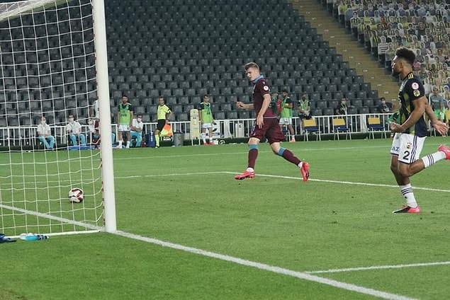 83. dakiakda Sörloth, Trabzonspor'u 2-1 öne geçirdi.