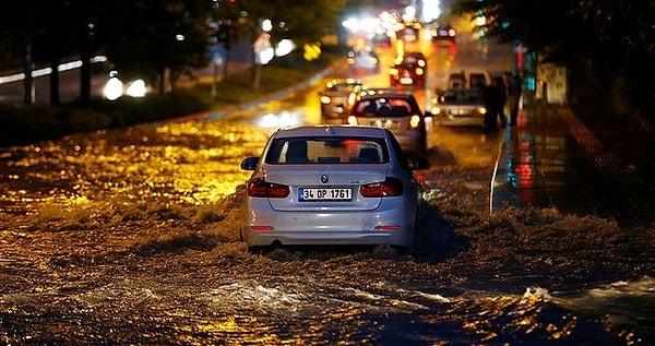 Kaybedilen zamanda Ankara'da yoğun yağış ve altyapı eksikliği nedeniyle birçok su taşkını vakası yaşandı.