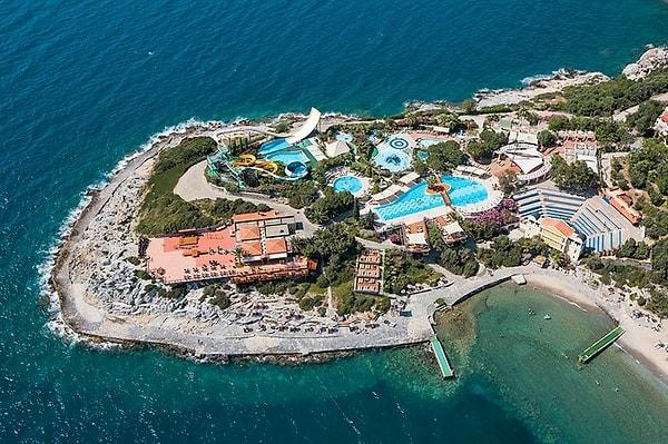 1. Kuşadası'ndaki Pine Bay Holiday Resort da Güvenli Turizm Sertifika'sı alan oteller arasında ve şu anda %46 indirimle tatil yapma fırsatı sunuyor.