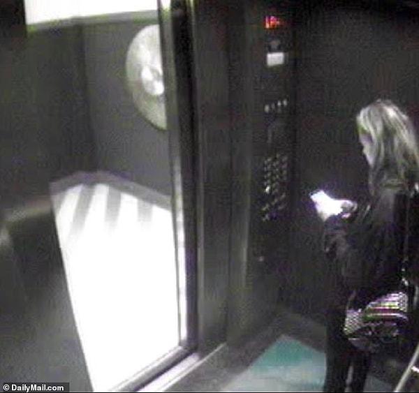 Üçünün de bulunduğu bu fotoğraflar Depp şehir dışında olduğu sırada Amber Heard ile oturdukları evin asansöründe çekilmişti.