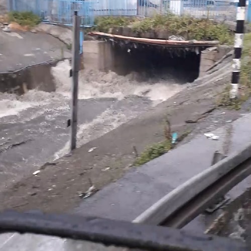 Sağanak Hayatı Felç Etti: Adana'da Hastane Bodrumunda Mahsur Kalan Kadın Son Anda Kurtarıldı