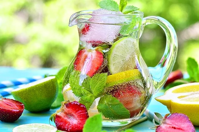13. Misket limonu ve çileğin dostluğu bir harika!
